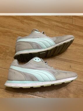 Puma Women's Light Gray with Mint Accent Low-Top Sneakers